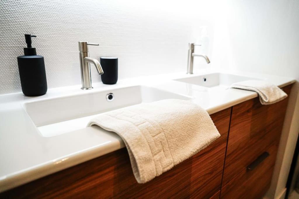 Le Rive Hugo • Elegance & Art De Vivre Apartment ชาโตรูซ์ ภายนอก รูปภาพ